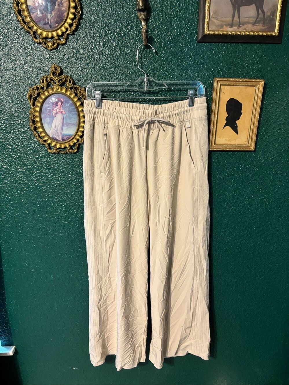 Athleta Avenue Wide Leg Cropped Pants Size 4 Tan
